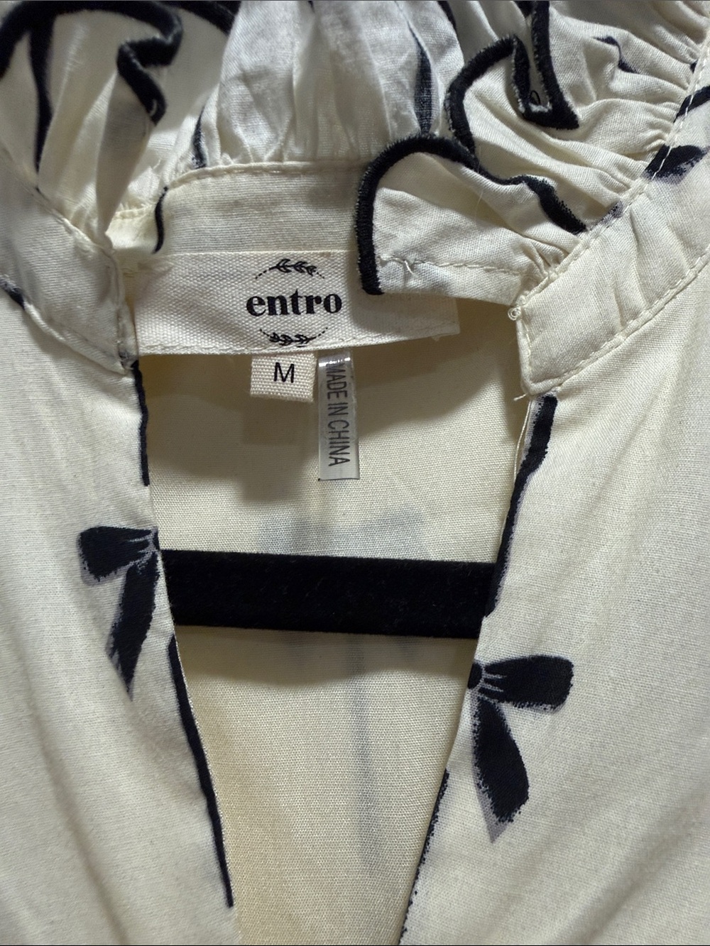 entro Cream Dress with Black Bow Print and Ruffle Collar - Picture 2 of 3